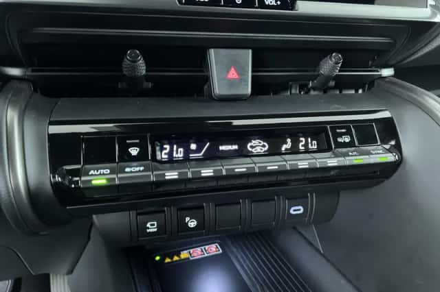 Toyota C-HR (2025) thumbnail 21