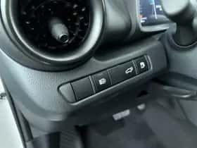 Toyota C-HR (2025) thumbnail 28