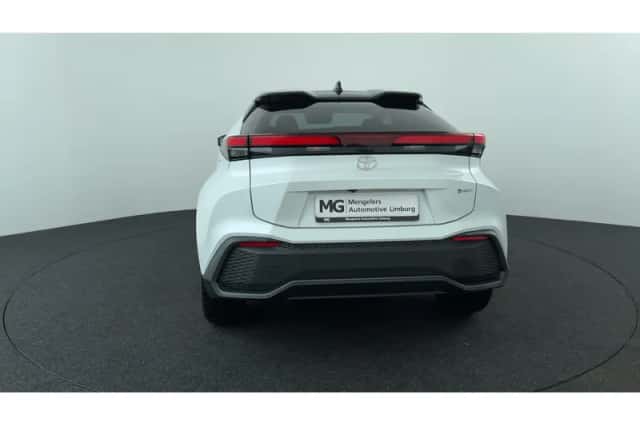 Toyota C-HR (2025) thumbnail 4