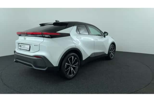 Toyota C-HR (2025) thumbnail 5