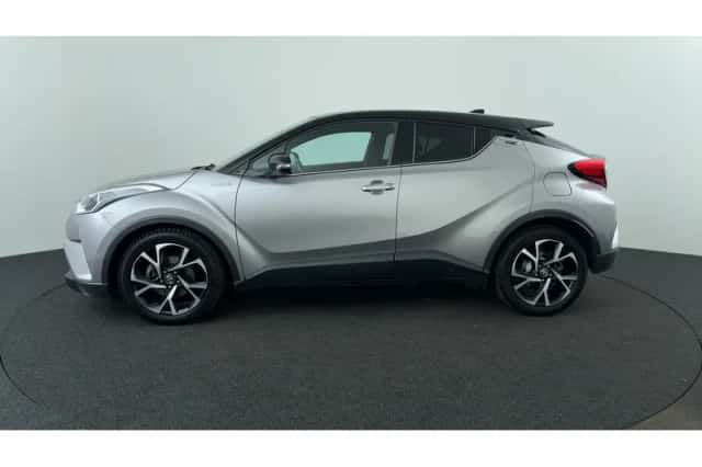 Toyota C-HR (2017) thumbnail 2