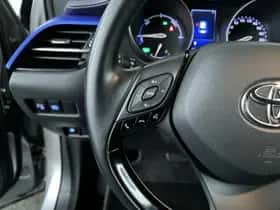Toyota C-HR (2017) thumbnail 15