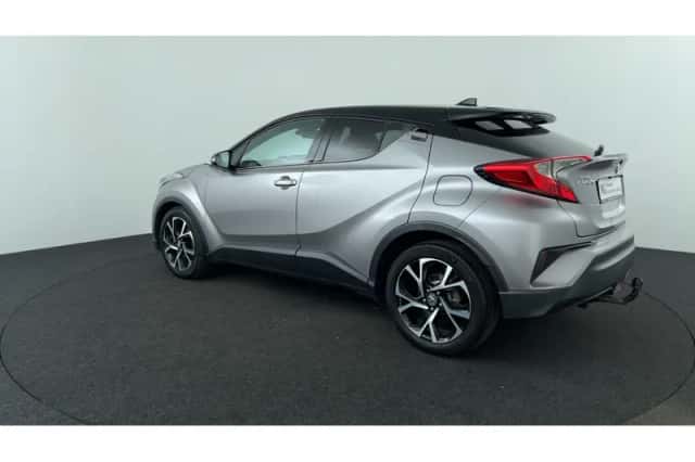 Toyota C-HR (2017) thumbnail 3