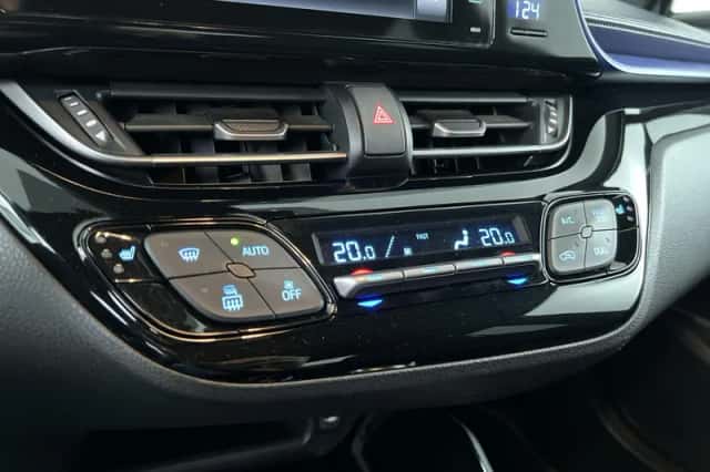 Toyota C-HR (2017) thumbnail 21