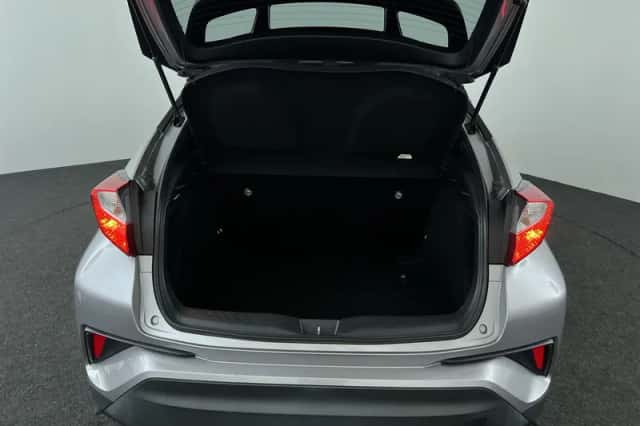 Toyota C-HR (2017) thumbnail 26
