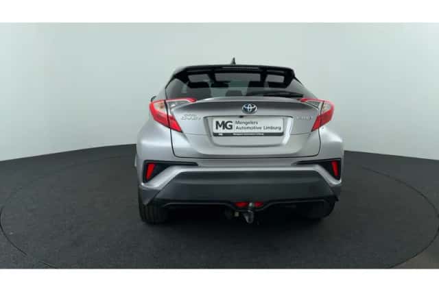 Toyota C-HR (2017) thumbnail 4