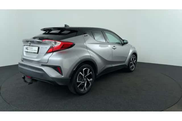 Toyota C-HR (2017) thumbnail 5