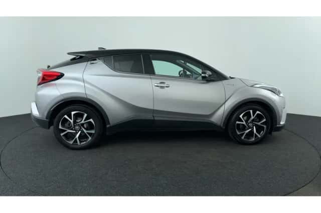 Toyota C-HR (2017) thumbnail 6