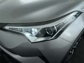 Toyota C-HR (2017) thumbnail 9