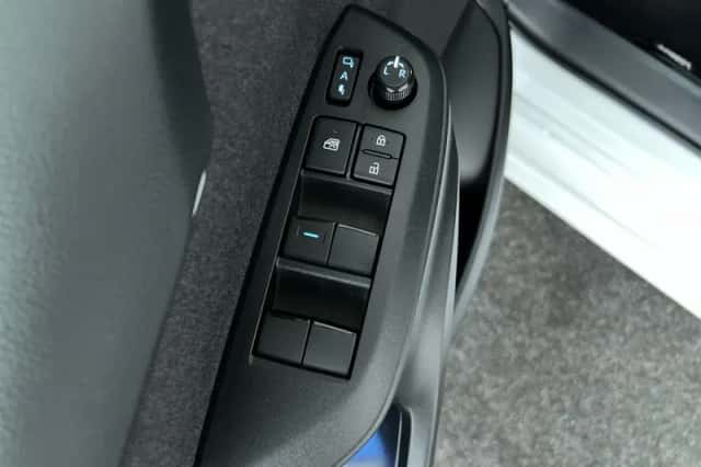 Toyota Yaris (2022) thumbnail 12