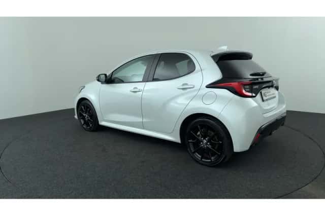 Toyota Yaris (2022) thumbnail 3