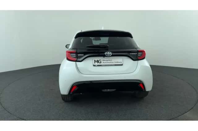 Toyota Yaris (2022) thumbnail 4
