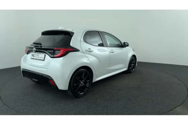 Toyota Yaris (2022) thumbnail 5