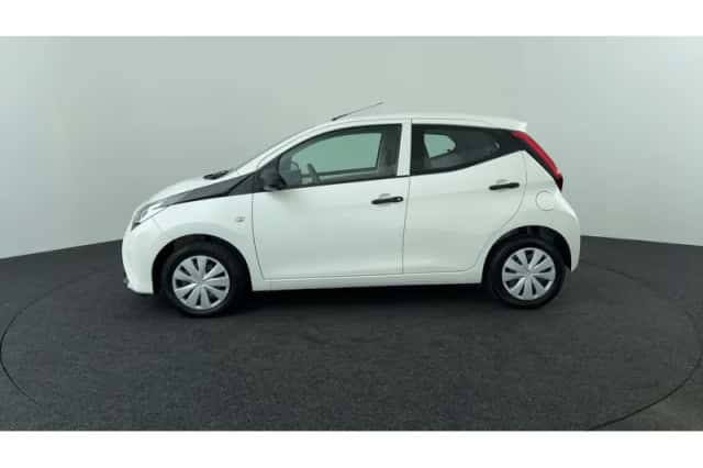 Toyota Aygo (2021) thumbnail 2