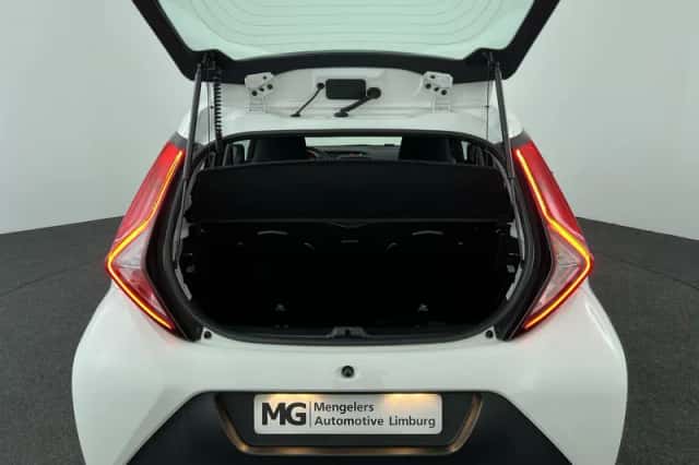 Toyota Aygo (2021) thumbnail 23