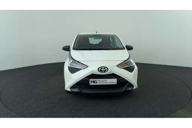 Toyota Aygo (2021) thumbnail 8