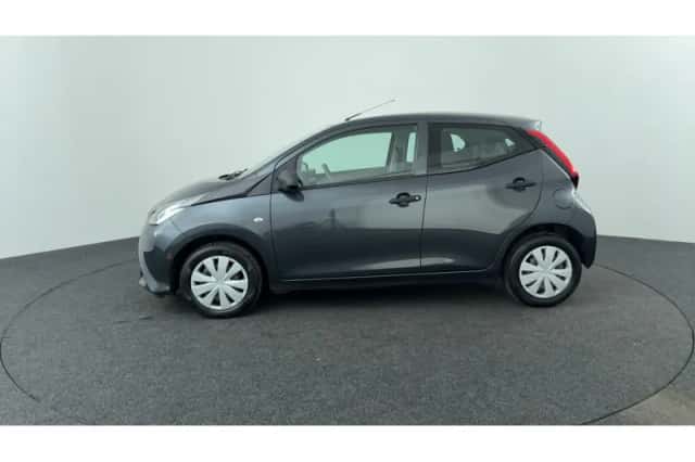 Toyota Aygo (2021) thumbnail 2
