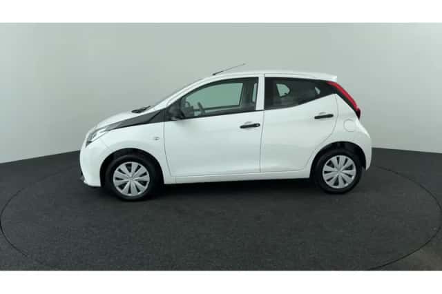 Toyota Aygo (2021) thumbnail 2