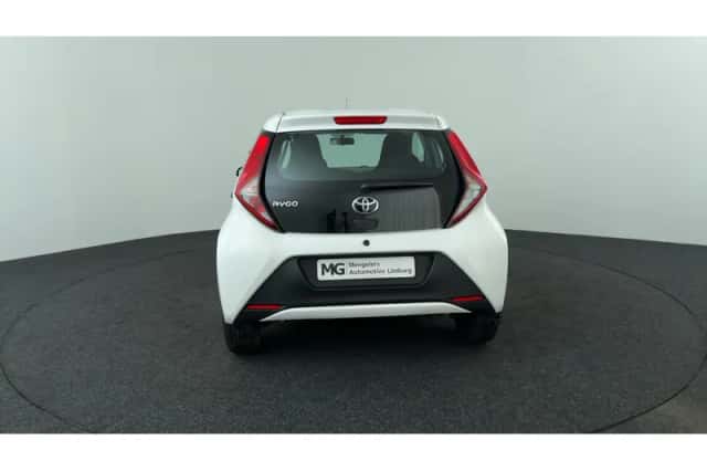 Toyota Aygo (2021) thumbnail 4