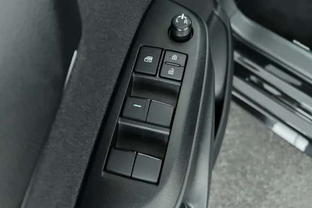 Toyota Yaris (2025) thumbnail 12