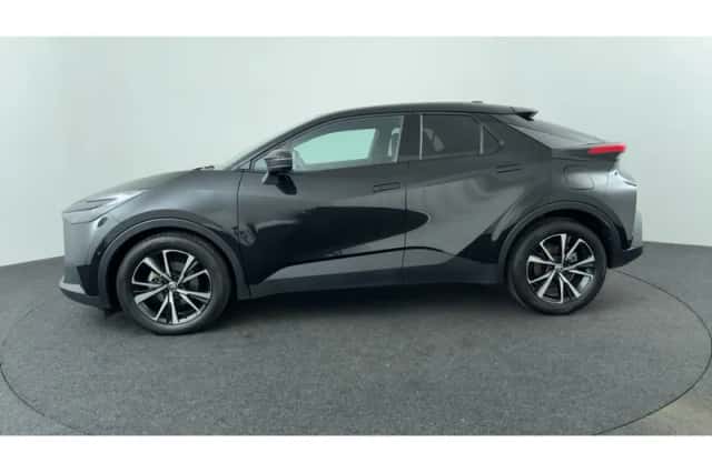 Toyota C-HR (2024) thumbnail 2