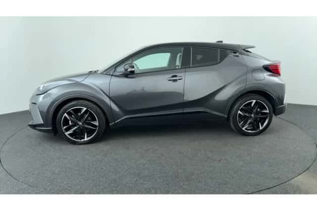 Toyota C-HR (2023) thumbnail 2