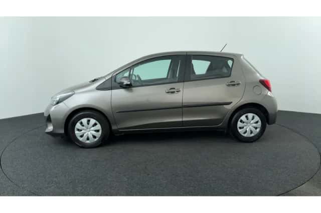 Toyota Yaris (2016) thumbnail 2