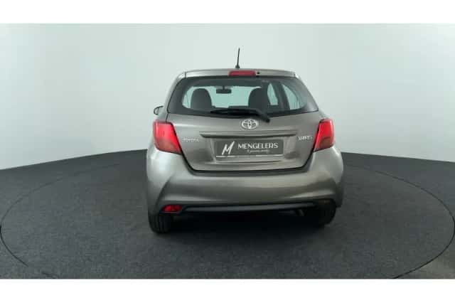 Toyota Yaris (2016) thumbnail 4