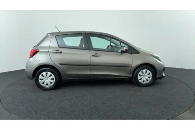 Toyota Yaris (2016) thumbnail 6