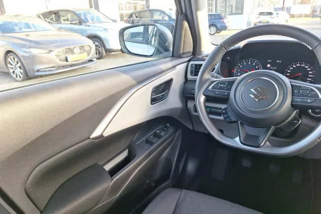 Suzuki Swift (2025) thumbnail 14