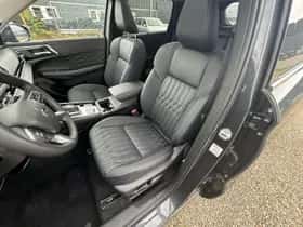 Mitsubishi Outlander (2025) thumbnail 17