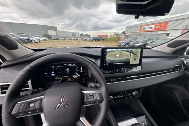 Mitsubishi Outlander (2025) thumbnail 32