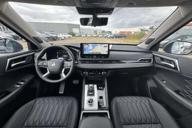 Mitsubishi Outlander (2025) thumbnail 9