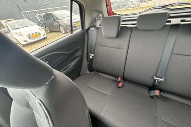Suzuki Swift (2025) thumbnail 11