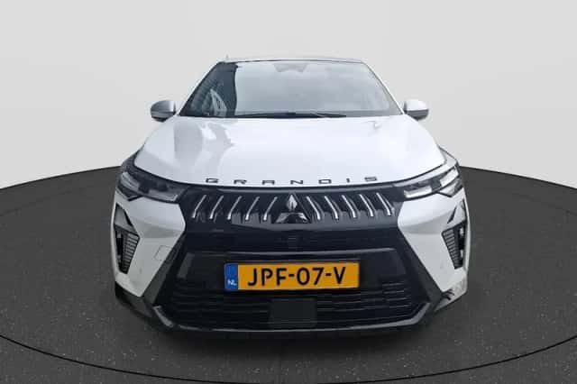 Mitsubishi Grandis (2025) thumbnail 3