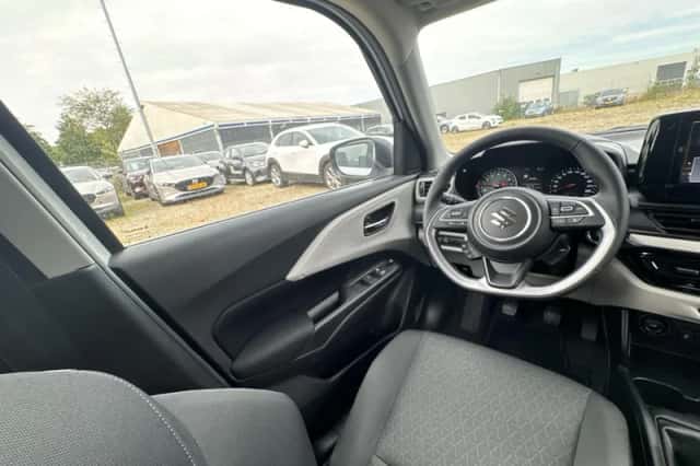 Suzuki Swift (2025) thumbnail 14