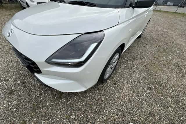 Suzuki Swift (2025) thumbnail 16
