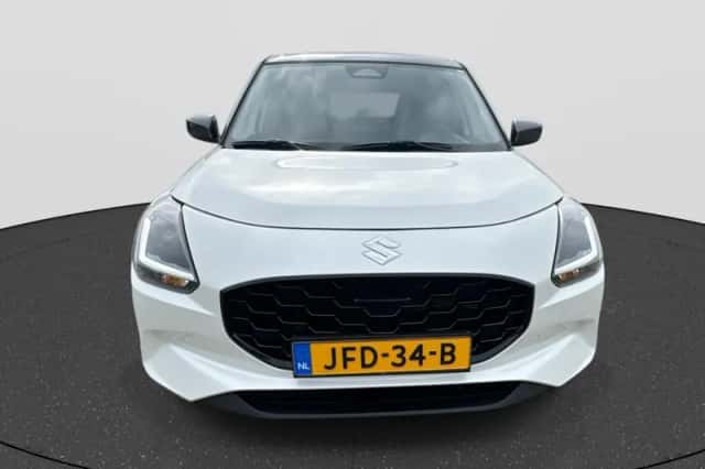 Suzuki Swift (2025) thumbnail 3