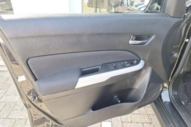 Suzuki Vitara (2017) thumbnail 18