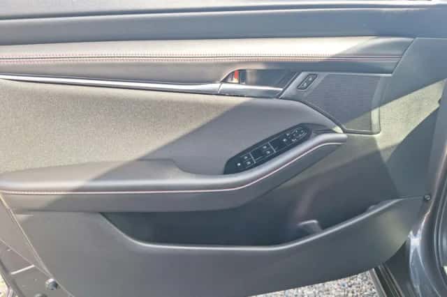 Mazda 3 (2024) thumbnail 18