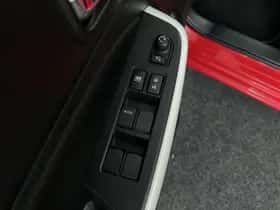 Suzuki Swift (2017) thumbnail 12