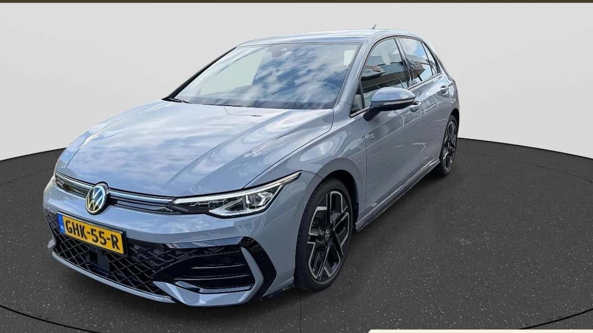 Volkswagen Golf (2024) — foto 1