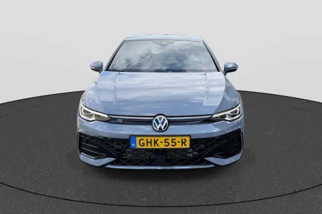 Volkswagen Golf (2024) thumbnail 2