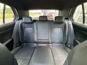 Volkswagen Golf (2024) thumbnail 12