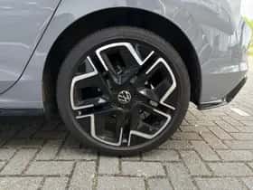 Volkswagen Golf (2024) thumbnail 15