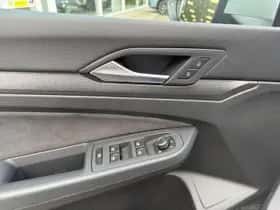 Volkswagen Golf (2024) thumbnail 18