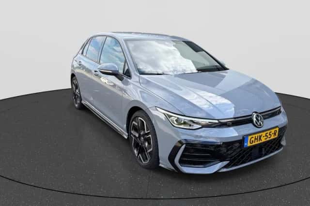 Volkswagen Golf (2024) thumbnail 3