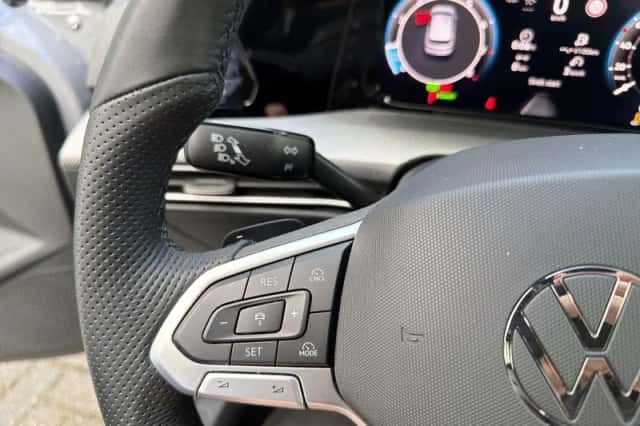 Volkswagen Golf (2024) thumbnail 21