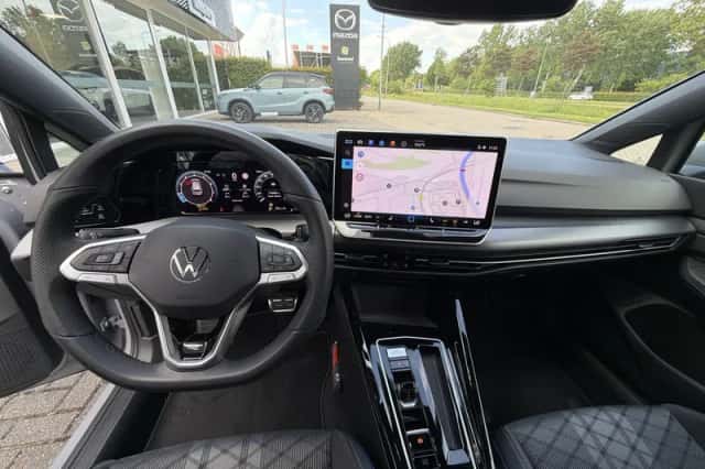Volkswagen Golf (2024) thumbnail 28