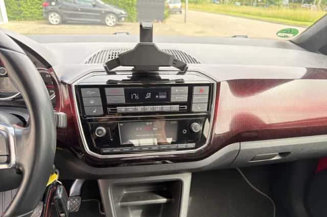 Volkswagen Up! (2019) thumbnail 22